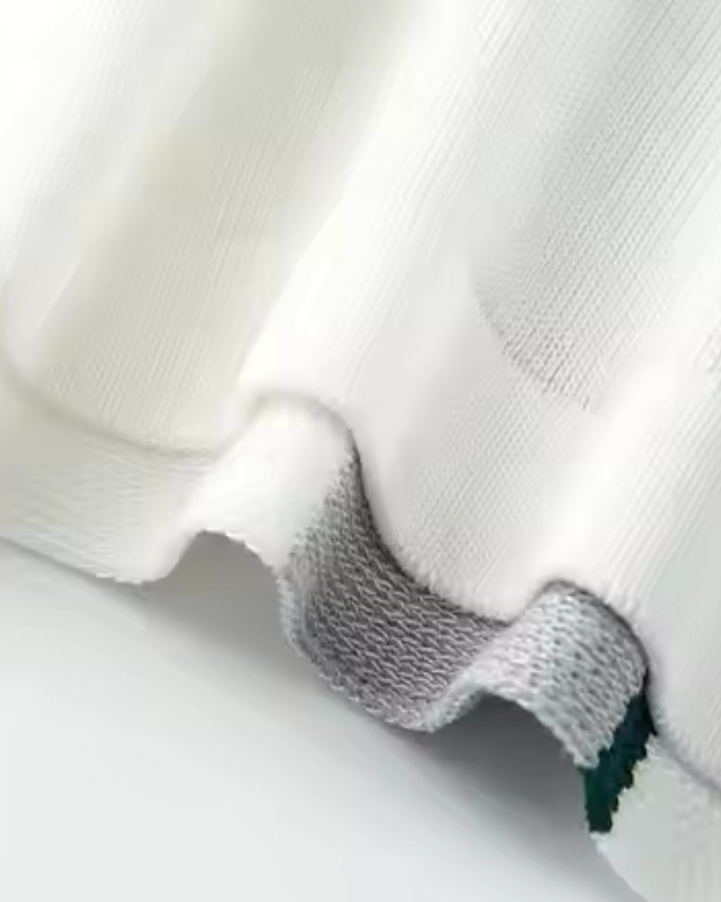 Dzianinowa koszulka polo z guzikami z przodu i pasiastym detalem