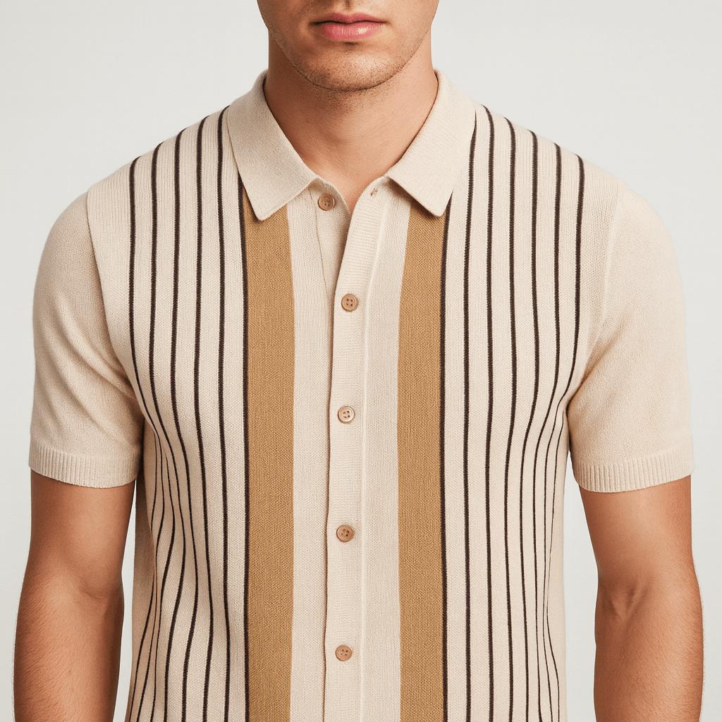 Koszulka polo z dzianiny z pasiastymi detalami i swobodną elegancją