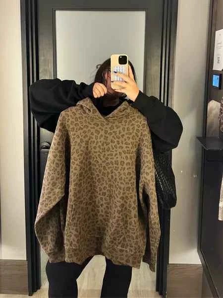 Casual Streetwear | Luźna bluza z kapturem w panterkę 3