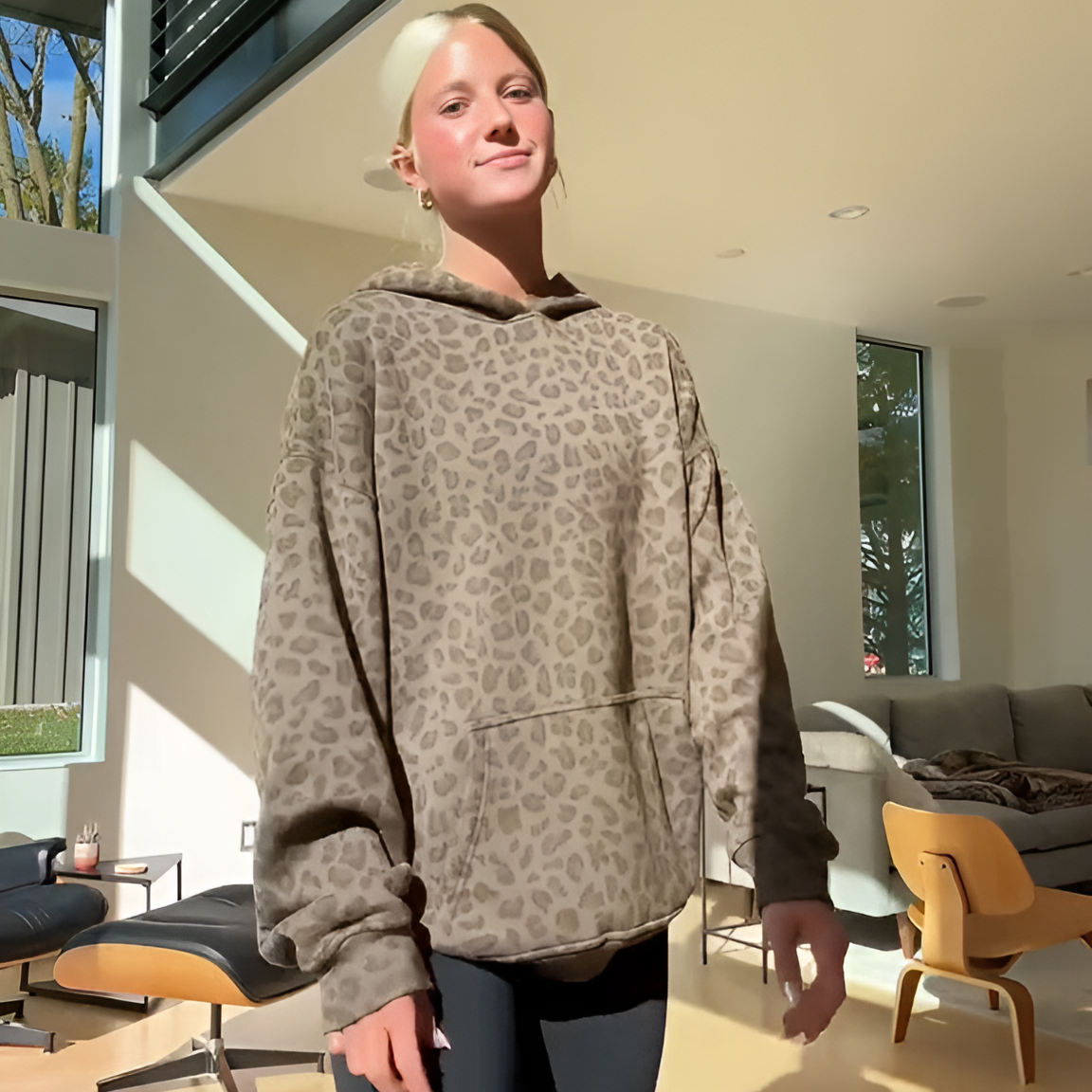 Casual Streetwear | Luźna bluza z kapturem w panterkę 5