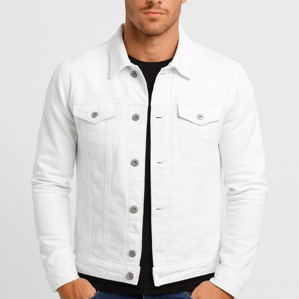 Kurtka o dopasowanym kroju z kieszeniami na piersi i klasycznym zapięciem na guziki