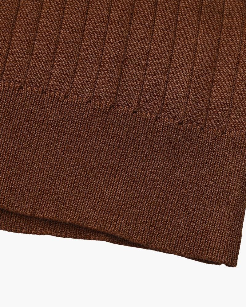 Luźna, prążkowana koszulka polo z dzianiny o luźnym kroju i eleganckiej fakturze