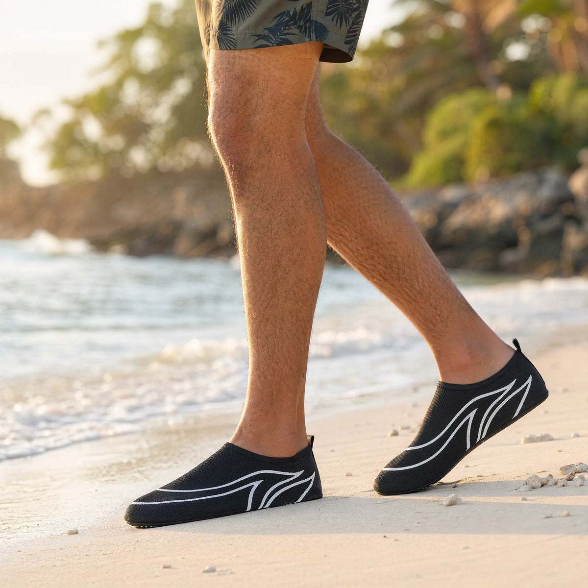 Buty do wody i pływania, lekkie i elastyczne, na plażę, basen i wakacje - Czarno-biały